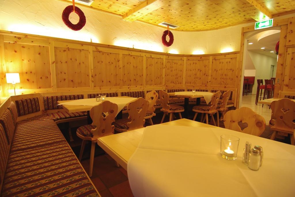 Hotel & Restaurant Christkindlwirt ชไตอาร์ ภายนอก รูปภาพ