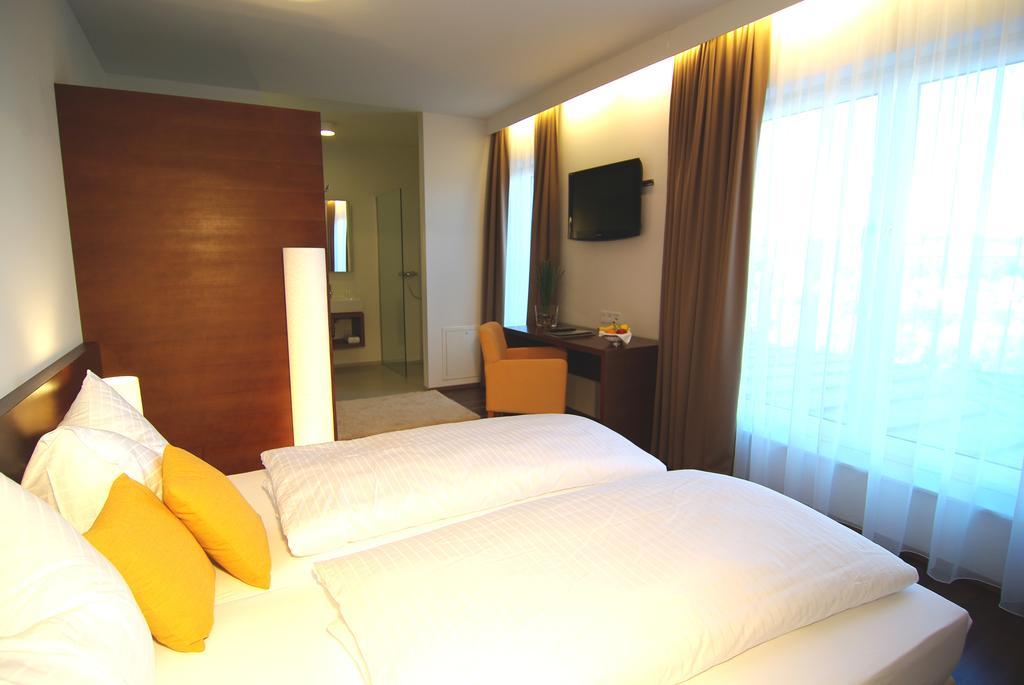 Hotel & Restaurant Christkindlwirt ชไตอาร์ ภายนอก รูปภาพ